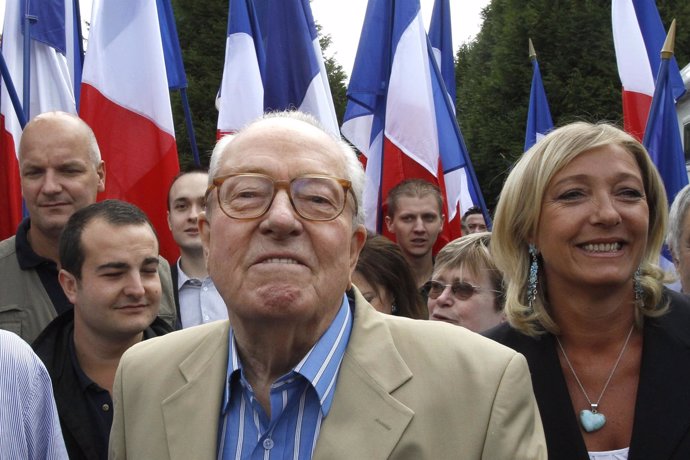 La líder del Frente Nacional, Marine Le Pen, con su padre, Jean Marie Le Pen