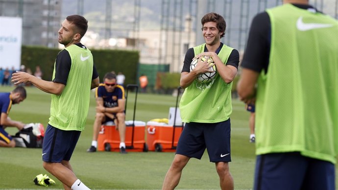 Jordi Alba y Sergi Roberto en el entrenamiento del Barcelona