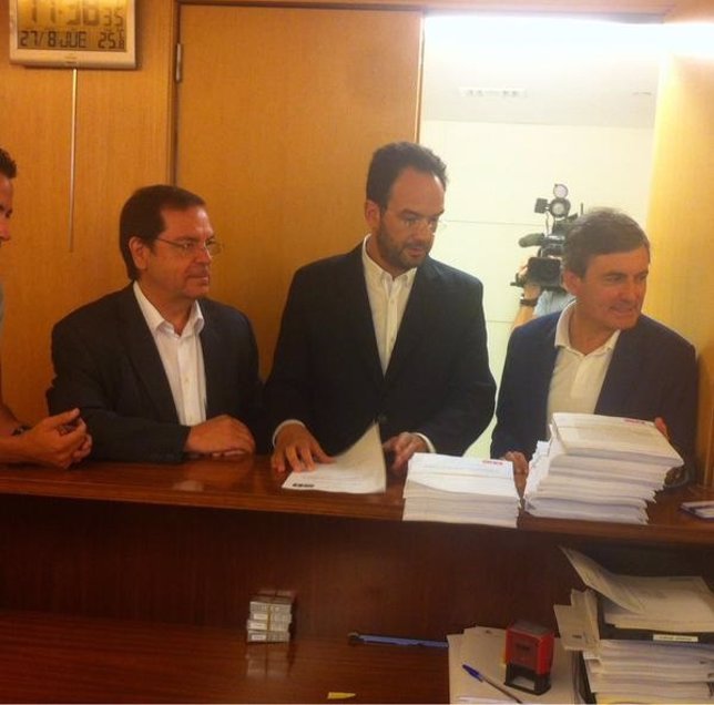 Los diputados del PSOE Joan Rangel, Antonio Hernando y Pedro Saura