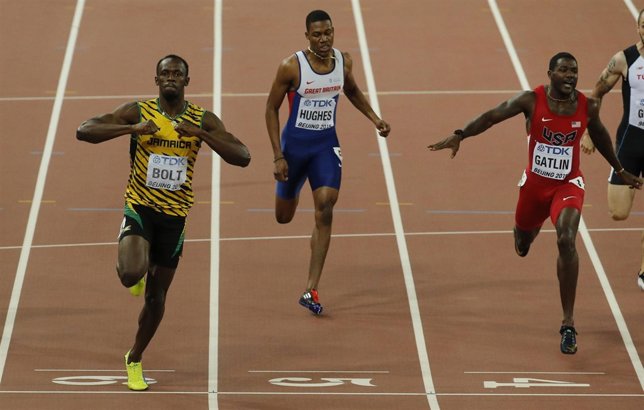 Usain Bolt gana a Justin Gatlin en el Mundial de Pekín
