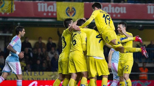 El Villarreal sigue de dulce y Casilla condena al Espanyol