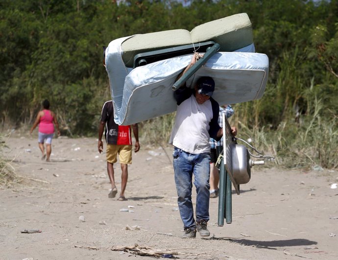 Colombianos abandonan San Antonio del Táchira (Venezuela)