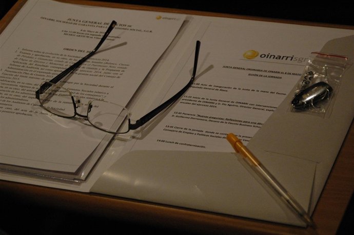 Firma del convenio entre Oinarri y ganaderos de Caspe