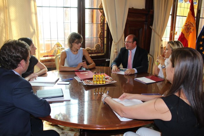 Reunión del presidente de la Comunidad con la ministra Isabel García Tejerina