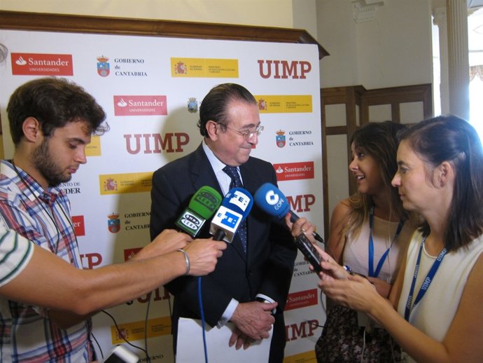 El secretario de Estado para la Unión Europea, en la UIMP