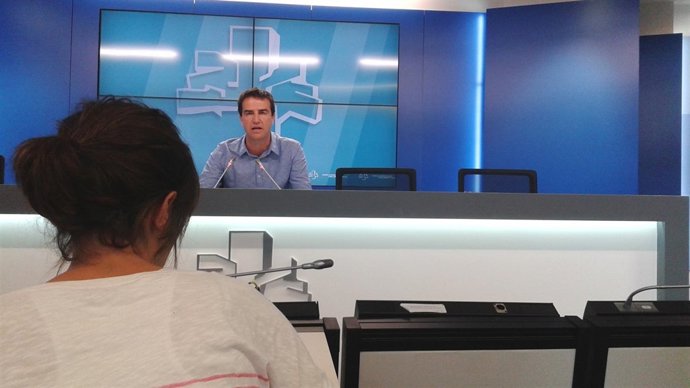 Rueda de prensa del parlamentario vasco de UPYD Gorka maneiro