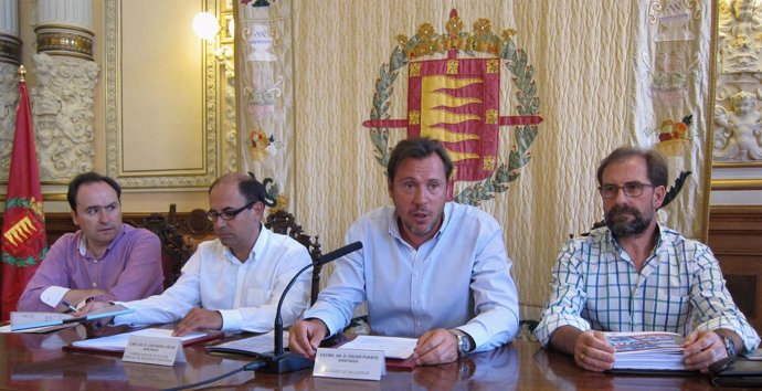 El alcalde de Valladolid, Óscar Puente, en rueda de prensa