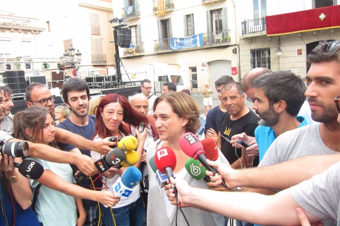 La alcaldesa de Barcelona, Ada Colau, en las fiestas de Gràcia