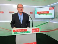 PSOE-A pide a Moreno que deje de hacer "seguidismo" a Rajoy y sus recortes en la misma "estrategia fracasada" de Arenas