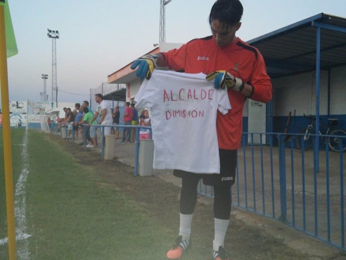 El portero Fútbol Club Guillena, José María Romero, con la camiseta