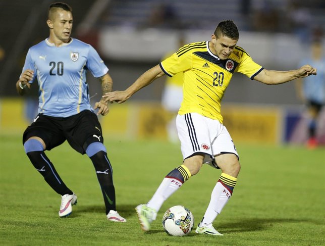 Rafael Santos Borre jugando con Colombia