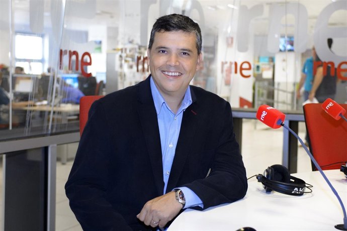 El periodista Alfredo Menéndez, presentador de 'Las mañanas de RNE'