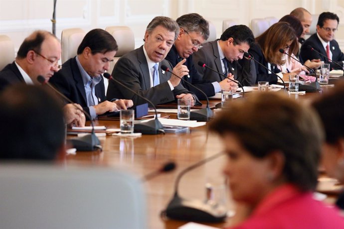 El presidente de Colombia, Juan Manuel Santos, con sus ministros
