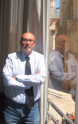 Manuel Alcaraz en su despacho de la calle Miguelete