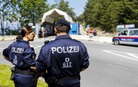 Tres menores en estado crítico rescatados de otro camión lleno de inmigrantes en Austria