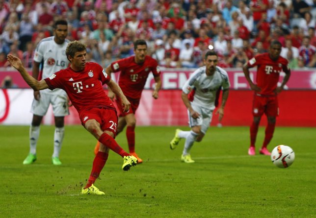 Thomas Mueller (Bayern Múnich)  marca al Leverkusen en la Bundesliga