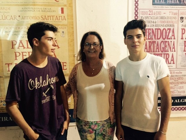 Los Gemeliers, con Juana Cid