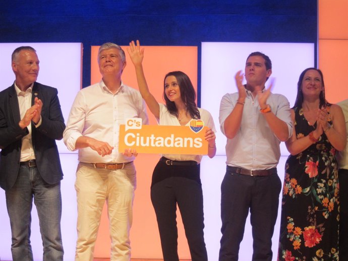 La candidata de C's a la Generalitat, Inés Arrimadas, junto a Albert Ribera