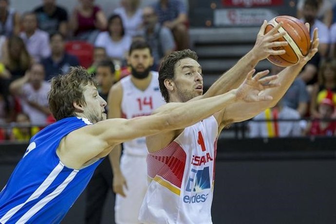 España gana a la República Checa en Zaragoza