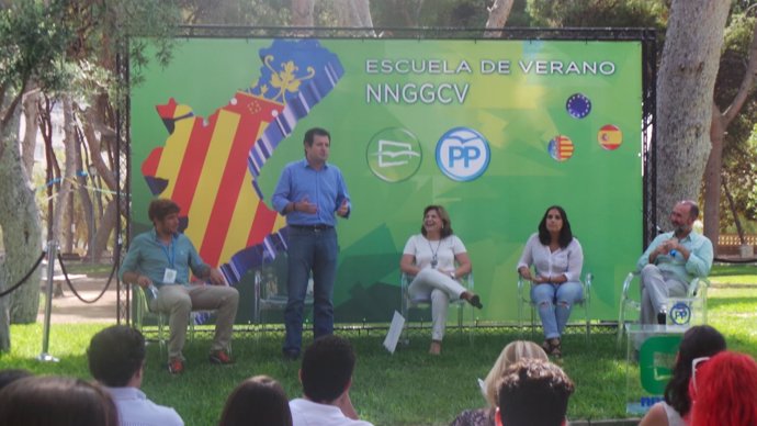 Císcar en la Escuela de verano de NNGG 