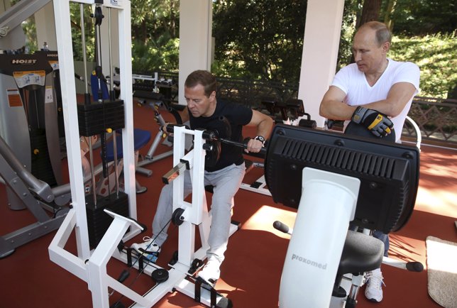 Putin y Medvedev haciendo ejercicio