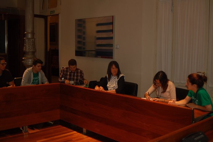 Reunión de estudiantes con Susana López ARes (PP)