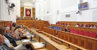 Las Cortes de C-LM celebrarán al mes tres plenos, que volverán al horario de mañana