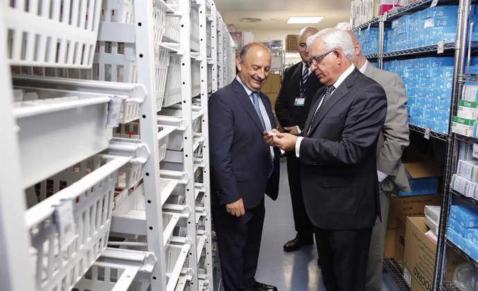 SÁNCHEZ MARTOS VISITA LA UCI DEL HOSPITAL GREGORIO MARAÑÓN TRAS LAS OBRAS DE REF