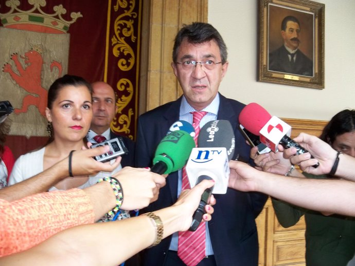 La presidenta de la ATA, Soraya Mayo, y el presidente de la Diputación de León