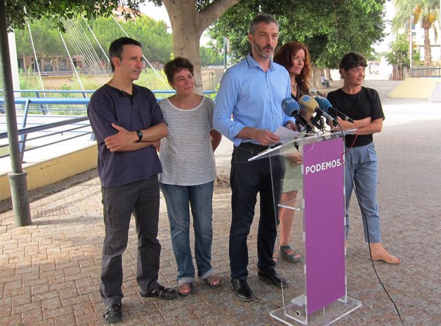 Rueda de prensa Podemos en Murcia con Urralburu a la cabeza