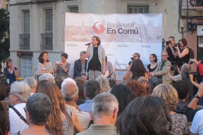 Ada Colau en un acto de BComú con ciudadanos
