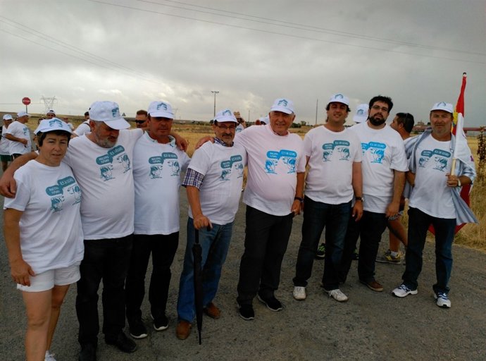 Participantes en la Marcha Blanca, en la provincia de Ávila