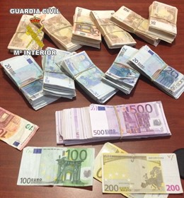 Dinero intervenido por la Guardia Civil
