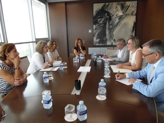María José Salvador con representantes del Colegio de Registradores