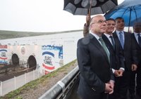 Valls anuncia la construcción de un campamento humanitario en Calais