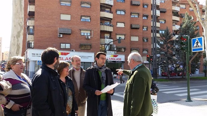 Foto de archivo de una reunión del PSOE con los vecinos de Violón.