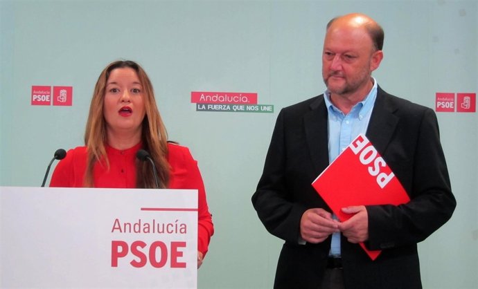 Verónica Pérez y Antonio Pradas, en rueda de prensa.