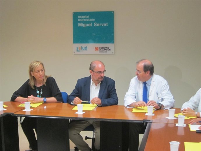 Gastón y Lambán con el personal del Servet que atendió heridos pirotecnia