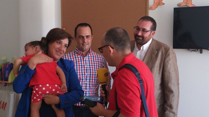 Los delegados de la Junta en Granada en una escuela infantil de Pulianas.