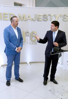 El ministro principal de Gibraltar, Fabián Picardo, con Juan Carlos Ruiz (PSOE)
