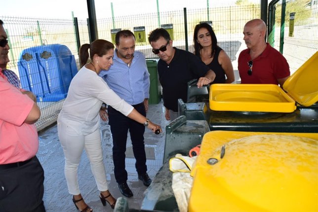 Visita a las nuevas instalaciones del punto limpio de Peligros.