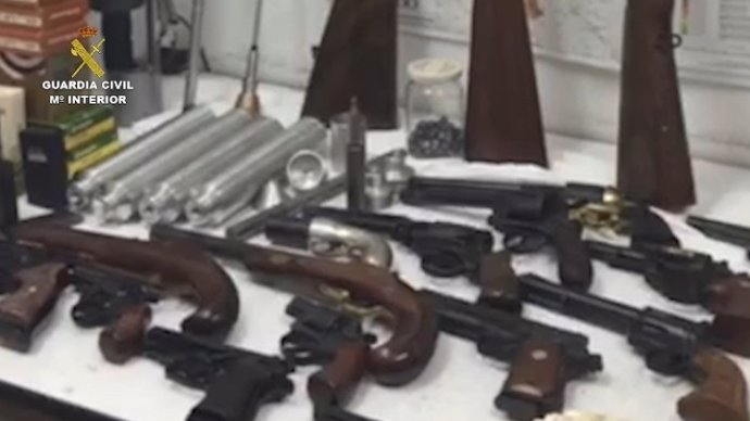 Guardia Civil detiene a ocho personas por tenencia ilícita de armas
