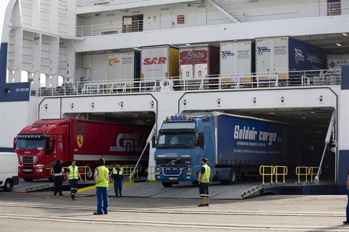 El Puerto de Barcelona transporte más de un millón de camiones en 10 años