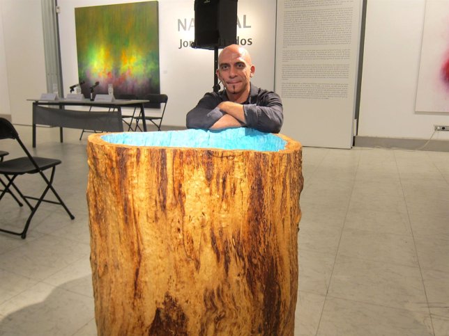 Jorge Adrados, ante una de sus obras en 'Natural'