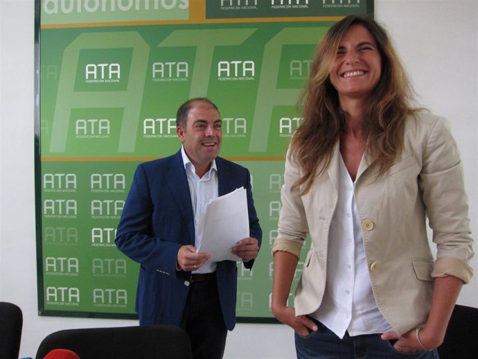 Amor junto a la vicepresidenta de ATA Celia Ferrero antes de la rueda de prensa