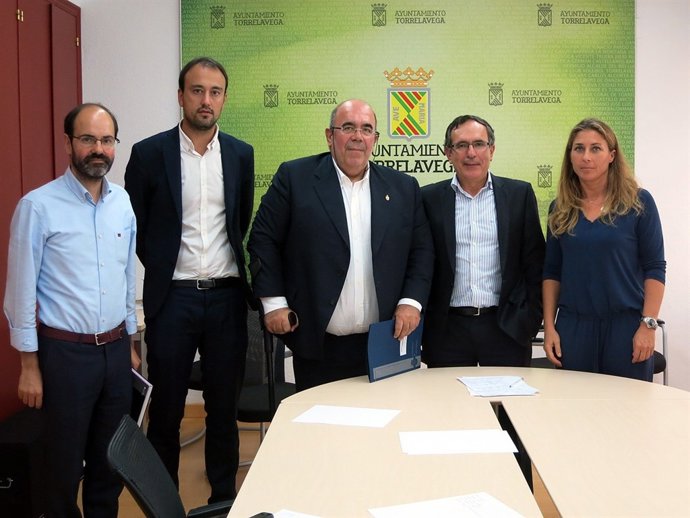 Reunión del alcalde de Torrelavega con el consejero de Medio Rural