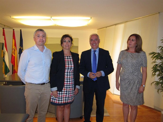 Andreu y Ocón con Ceniceros y Martínez se reúnen en el Parlamento