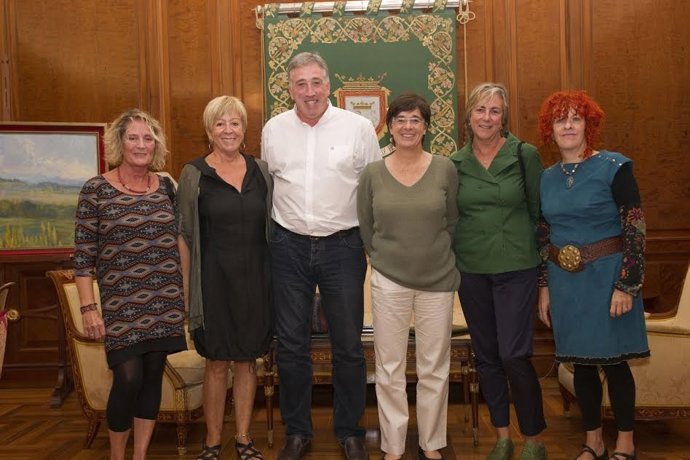 Convenio entre el Ayuntamiento y la Biblioteca de Mujeres de Ipes.