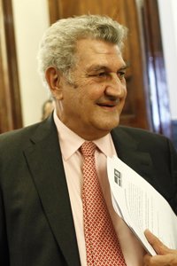 Posada contesta a la oposición que tramitó la reforma del TC porque el PP pidió urgencia