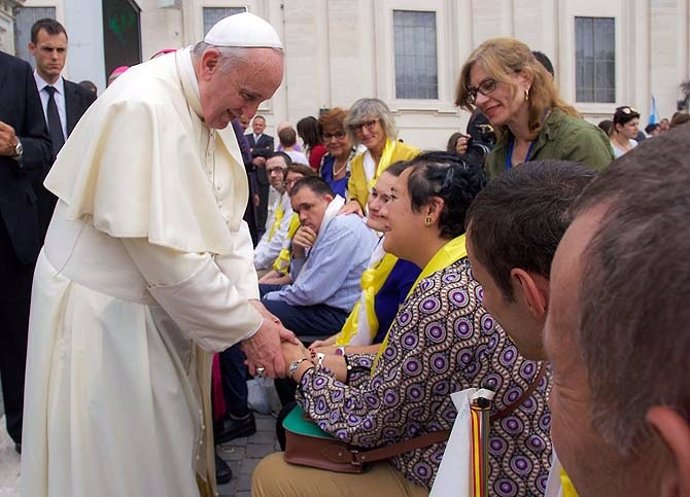 El Papa saluda a los residentes del centro de educación especial